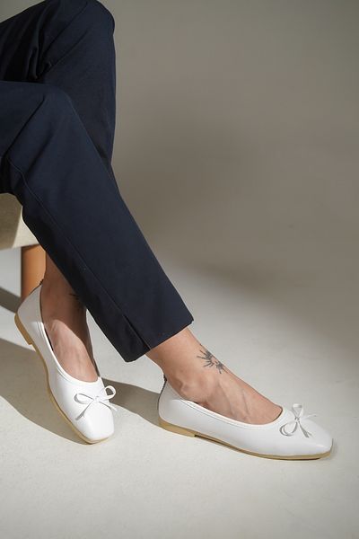 lovitto Women's Bow Detailed White Ballerinas