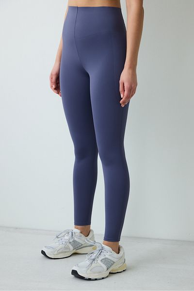 Penti Dunkle, indigofarbene, knöchellange Leggings mit hoher Taille und Nahtdetails