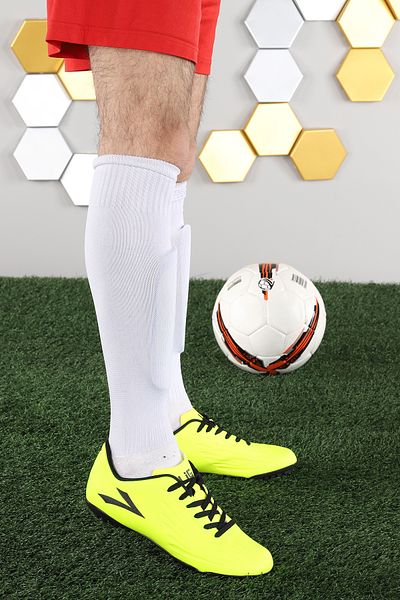 LIG حذاء رجالي باللون الأصفر Astroturf Field
