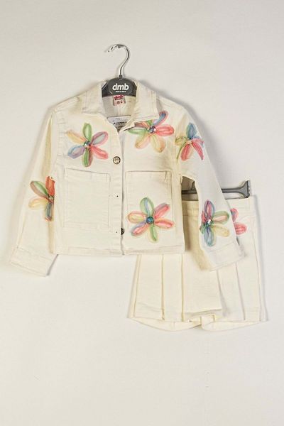 wakawakakidsstore Costum pentru fetiță cu buzunare și fustă scurtă cu aplicații florale - Ecru