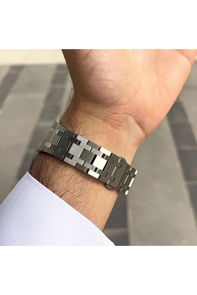 catera Men's watch with a modern design in silver color and a sugar dial