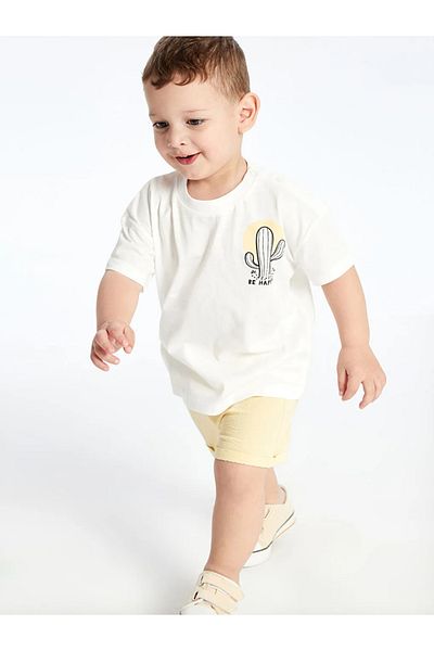 LC Waikiki تي شيرت وسروال قصير للأطفال الأولاد مطبوع من LCW baby Ecru، عبوة من قطعتين