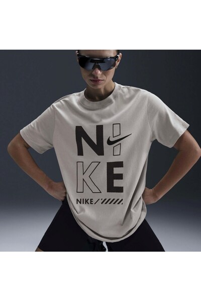 Nike Spor Giyim Kadın Bol Kısa Kollu Grafik Tişört hq3745-014