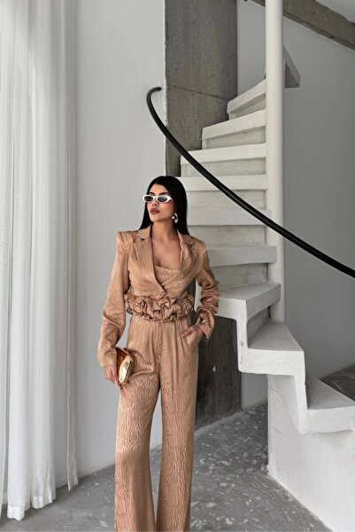 Genel Markalar JAKARLI BLUZU TASARIM DETAYLI CEKET-PANTOLON-BLUZ 3 LÜ TAKIM - Bej