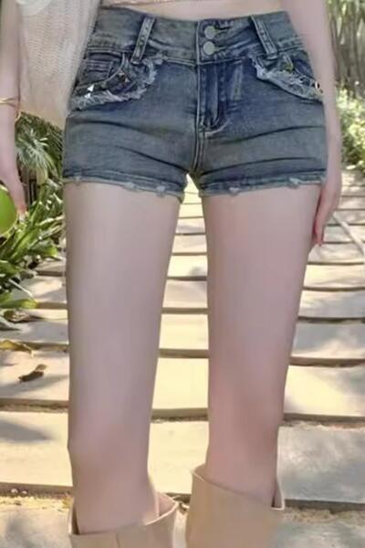 Karakedi Mavi Eskitme Piramit Detay Kot Şort