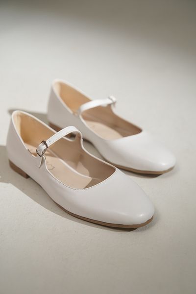 lovitto Women's Tape Buckle Detailed Leather Inside White Ballerinas