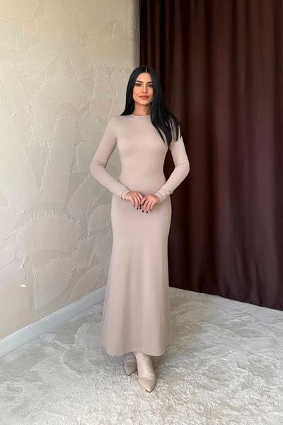MODA Μπεζ μακρύ φόρεμα που αγκαλιάζει το σώμα