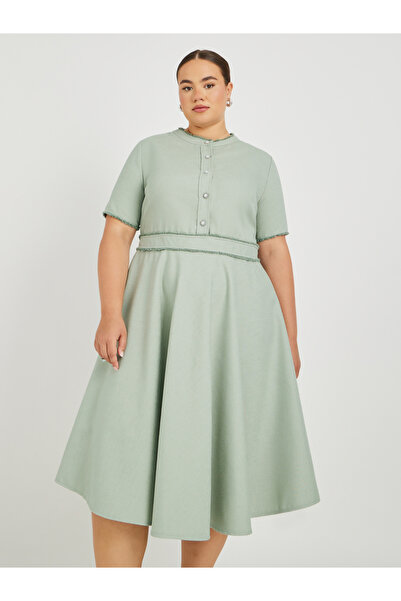 Styli Plus Size Short Sleeves A-Line Midi Dress