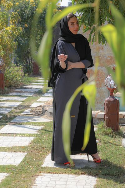 outline Black abaya with gray overlay and tie