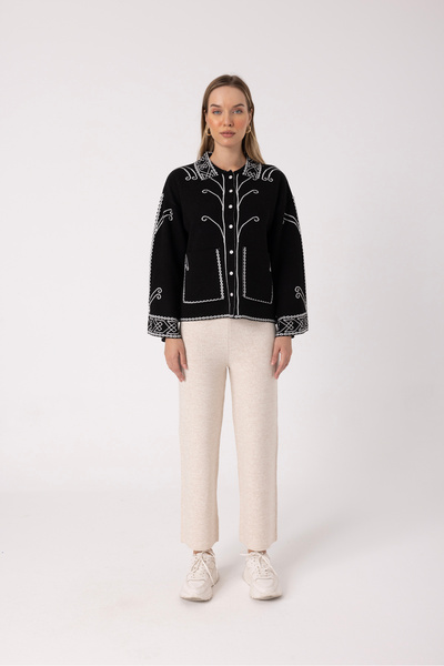 Azef Siyah Beyaz İşleme Detaylı Yumuşak Dokulu Triko Ceket