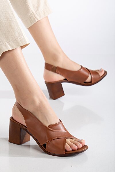 MODA Kadın Kahverengi Kare Burunlu Lastikli Klasik Topuklu Ayakkabı