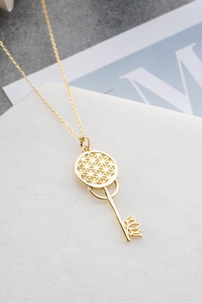 Nereze 925 Ayar Gümüş Gold Kaplama Lotus Çiçeği Detaylı Anahtar Kolye
