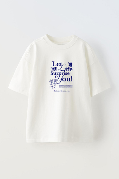 Anetos تي شيرت أبيض كبير الحجم من القطن مطبوع من الأمام من Let Life Surprise You