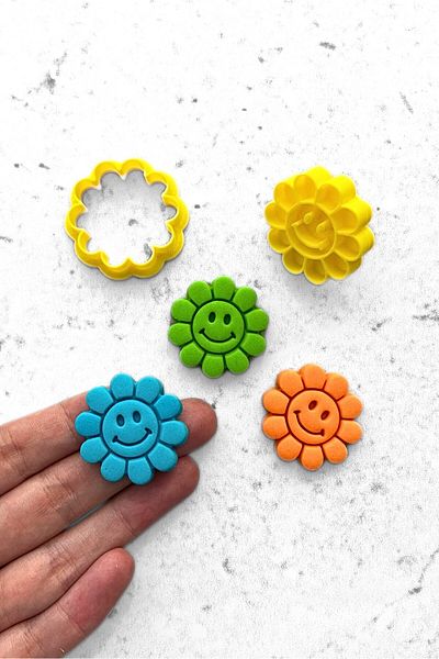 WE3D Smiling Daisy Polymer Clay Ceramic Plasticine Mold Set - 3cm