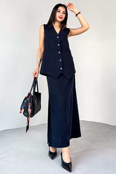 Cappmoda TKM-13305 سترة جيب بأزرار سوداء وتنورة بتفاصيل شق من الكتان طقم مكون من قطعتين