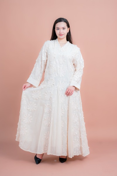 IKKXA جلابية مطرزة بتلات ناعمة