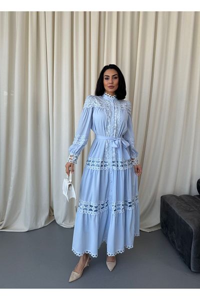 WellWay Rochie Jennyfer din țesătură creponată și dantelă, căptușită cu nasturi, albastră (CUREA INCLUSĂ)