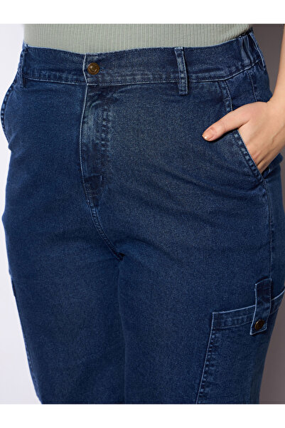 Sassafras By Styli Plus Size Straight Fit Jeans with Side Pockets Details