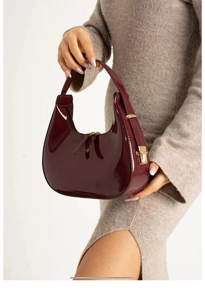 Sosyete dolabı Women's Cherry Patent Leather Arm & Shoulder Bag (Burgundy)