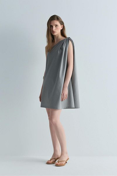 Suud Collection Γκρι φόρεμα Zayden με έναν ώμο