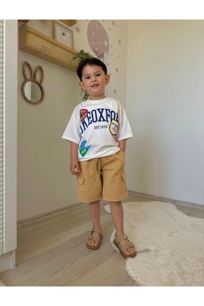 Canbi Kids طقم مكون من قطعتين من تي شيرت أبيض مطبوع للأولاد مع جيوب كارجو