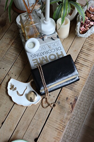 Moom Bag Women's Black Patent Leather Stripe Detailed Chain Shoulder Bag