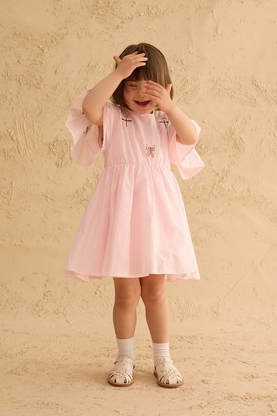 Fahhar Kids Rochie din bumbac brodat cu volan roz deschis