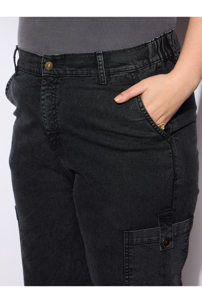 Sassafras By Styli Plus Size Straight Fit Jeans with Side Pockets Details