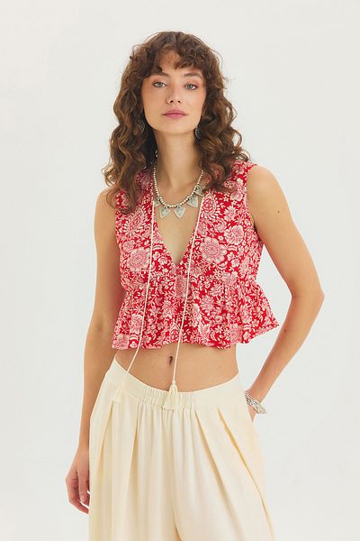 Clandestino V-Neck Floral Patterned Crop Blouse Red