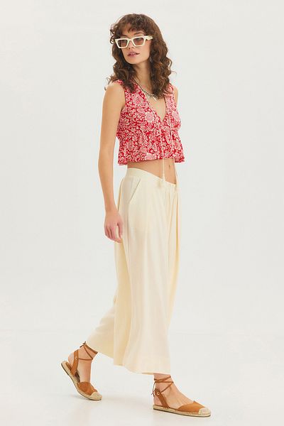 Clandestino V-Neck Floral Patterned Crop Blouse Red