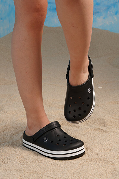 Beyond Unisex Black Crs Closed Front Slippers 3cm Byndcrocs01