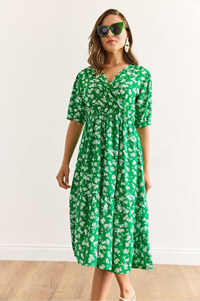 Olalook Kadın Yeşil Beyaz Beli Lastikli Kruvaze Yaka Dokuma Viskon Elbise ELB-19002440