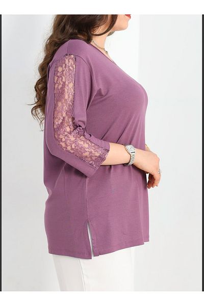 Tunicom Blouse with Lace Details in Plus Size for the Holiday