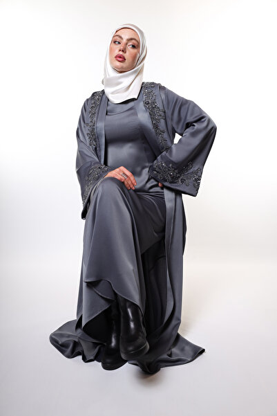 HARİKA WEAR Taş Detaylı Gri Ferace – Şık ve Zarif Abiye Modeli (SADECE ABAYA)