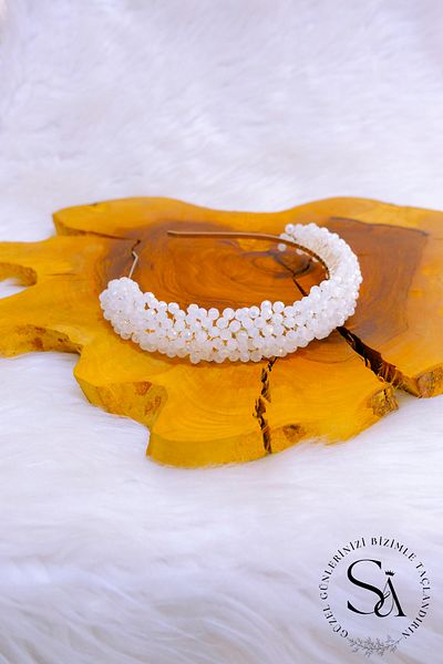 SimgeAksesuar Stylish and Elegant Bridal Tiara with White Kristaş Stone