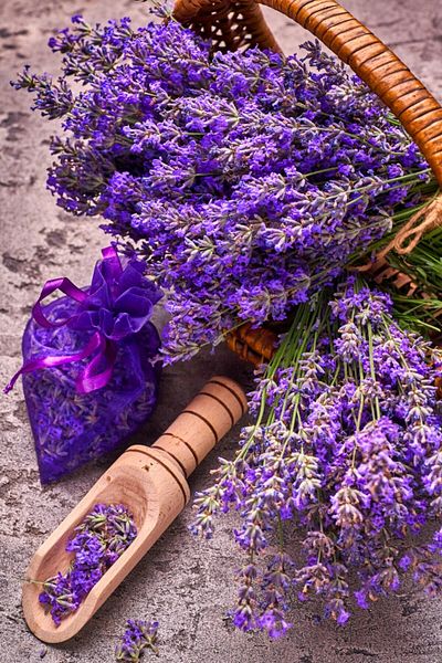media Fototapet de perete autoadeziv si lavabil Flori167 Cos cu lavanda, 135 x 225 cm