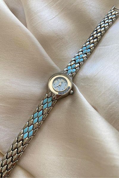Q&Q Custom Snake Design Steel Cord Small Vintage Women Wrist Watch