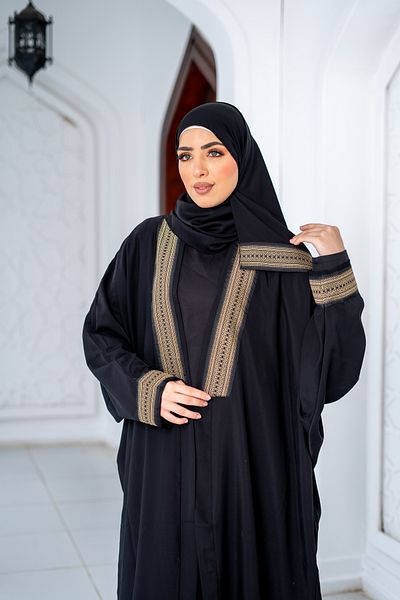 ABAYA Luxurious black cardigan with elegant gold embroidery and scarf