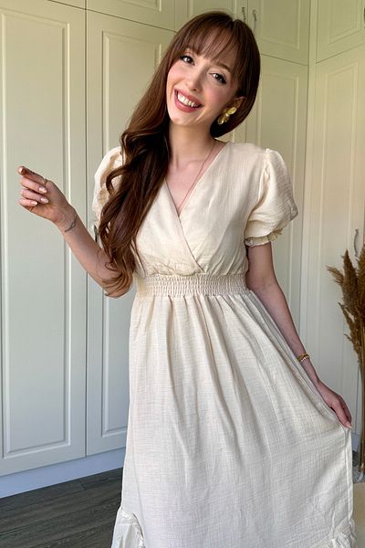 Dilay Gökoğlu Butik Μπεζ μουσελίνα υφασμάτινο κοντομάνικο φόρεμα