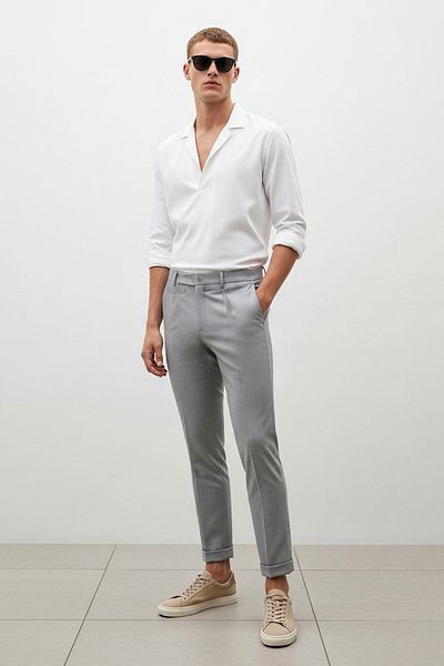 Trendyol Collection Hellgraue, plissierte, klassische Doppelbein-Stoffhose mit italienischem Schnitt TMNSS24PL00022