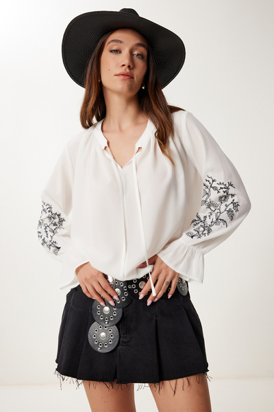 Happiness İstanbul Γυναικεία Λευκή Κεντητή Μπλούζα από Λινό DD01350