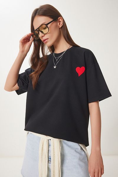 Happiness İstanbul Women's Black Heart Embroidered Knitted T-Shirt Zv00299
