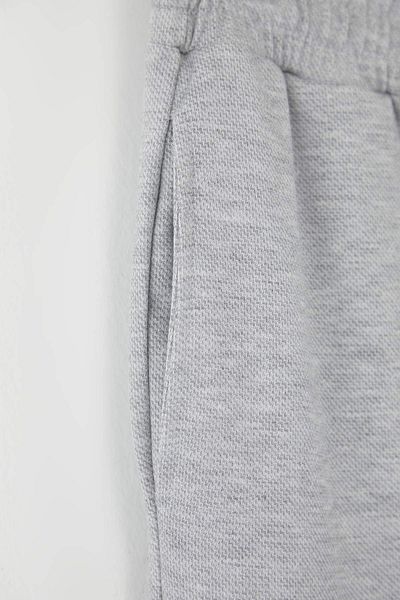 Trendyol Collection Hellgraue, gestrickte, flexible, bequeme, elastische Hose mit doppeltem Bein und Taillenschnürung in normaler Passform TMNAW25PL00002