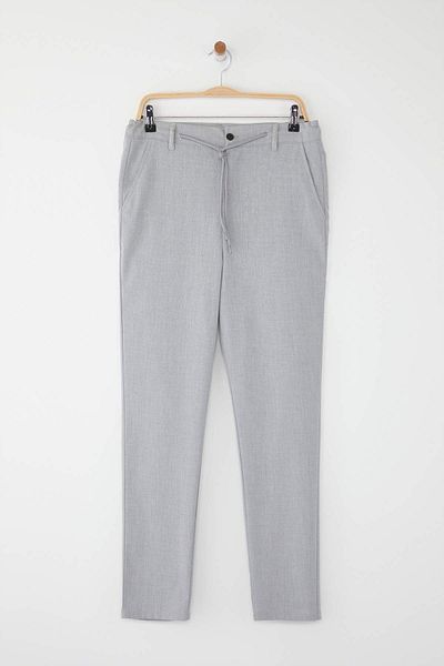Trendyol Collection Hellgraue Slim-Fit-Hose mit elastischem Stoff und gewebter Taille mit Schnürdetail TMNAW25PL00027