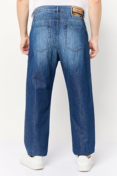 Diesel Men 2020 D-Viker Straight Fit Washed No Stretch Jeans, Blue