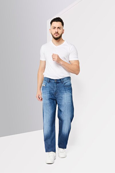Diesel Men 2020 D-Viker Straight Fit Washed No Stretch Jeans, Blue
