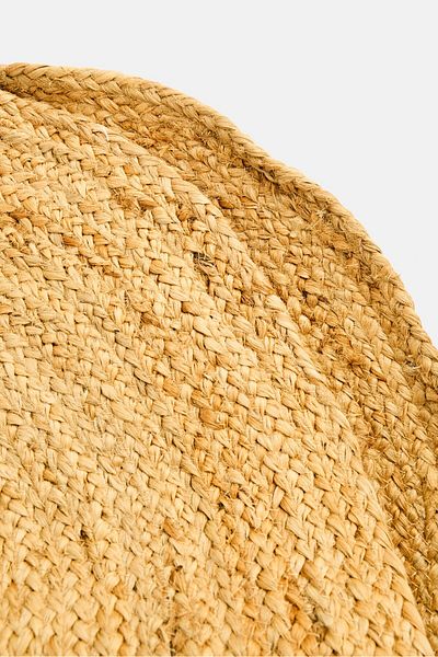 Muy Mucho Oval Jute Rug, Tan