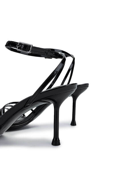 Tamer Tanca Kadın Hakiki Deri Siyah Rugan Topuklu Ayakkabı