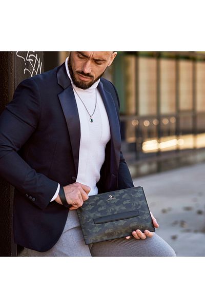 GT Collection Συλλογή GT, Ανδρική Δερμάτινη Τσάντα Χειρός - Groen Camouflage με Χρυσές Λεπτομέρειες Μέγεθος: 28 x 18 εκ.