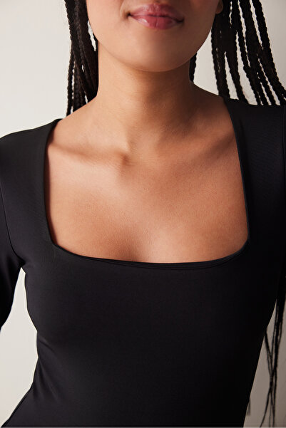 Penti Černý čtvercový límec Slim Fit Body s dlouhým rukávem